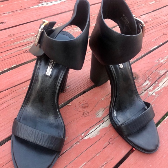 BCBG stacked leather asymmetrical sandals - Picture 2 of 6